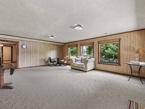 5th image of 22107 262nd St