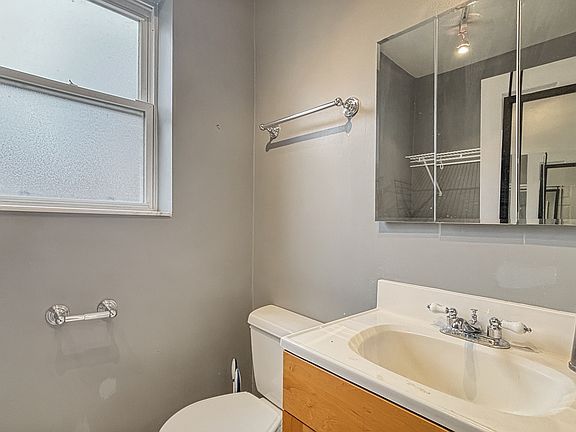 5th image of 4240 N Clarendon Ave APT 310N