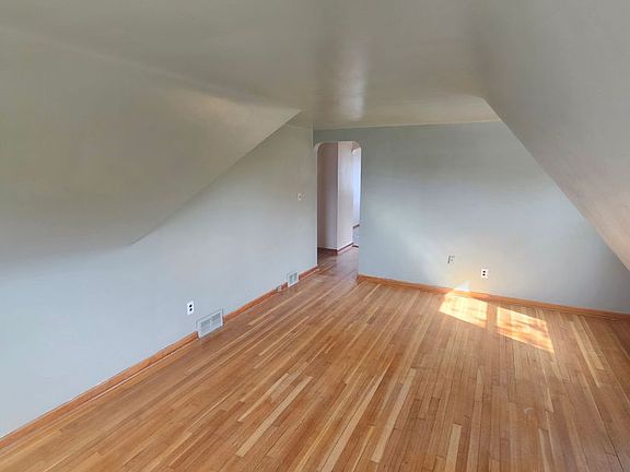 3rd image of 2500 Brookview Blvd #Up