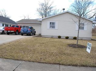 612 N Maple St, Gilman, IL 60938