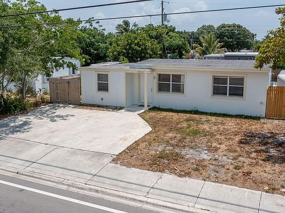 3rd image of 3900 Seacrest Boulevard