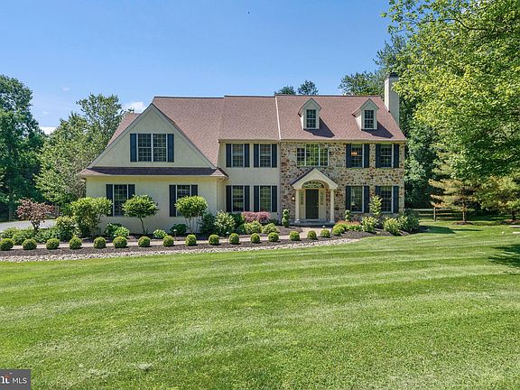 2nd image of 9 Forest Glen Dr