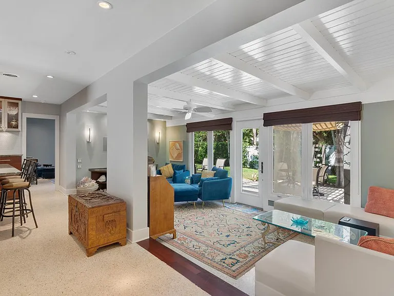 745 Iris Ln — Photo 10
