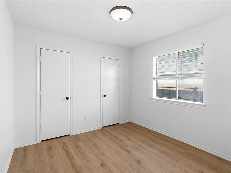8181 Edge Water Dr — Photo 17