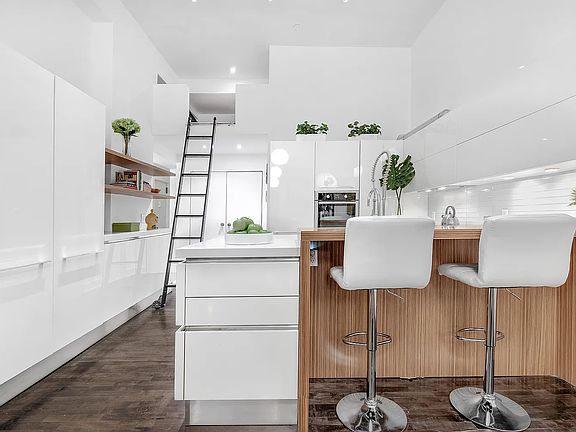 3rd image of 250 W 27th St APT 1C