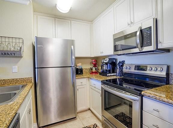 3rd image of 1423 Graves Ave Unit 203