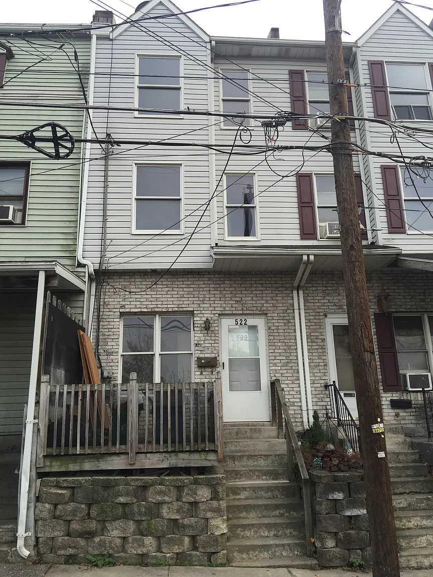 522 Auburn St photo 1