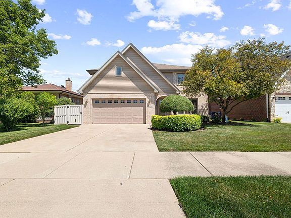 3rd image of 4920 W 106th Pl