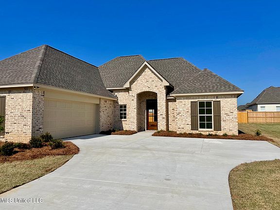 2nd image of 921 Glenwild Cir