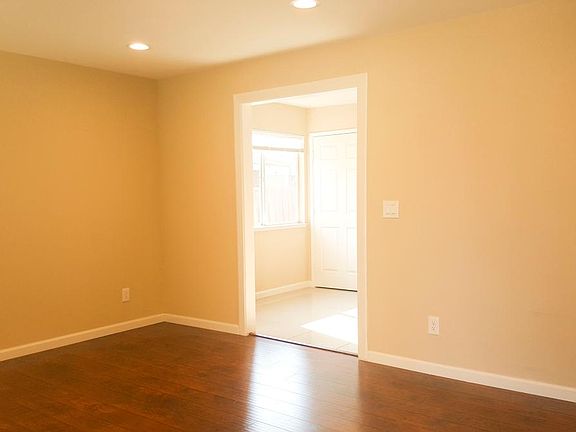 4th image of 1069 Algiers Ave