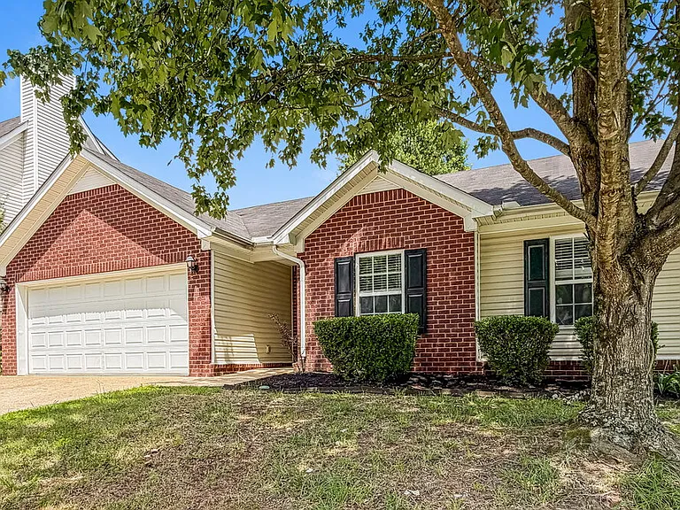 804 Birchmill Point N — Photo 3
