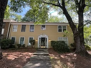 2811 Tully Sq #L