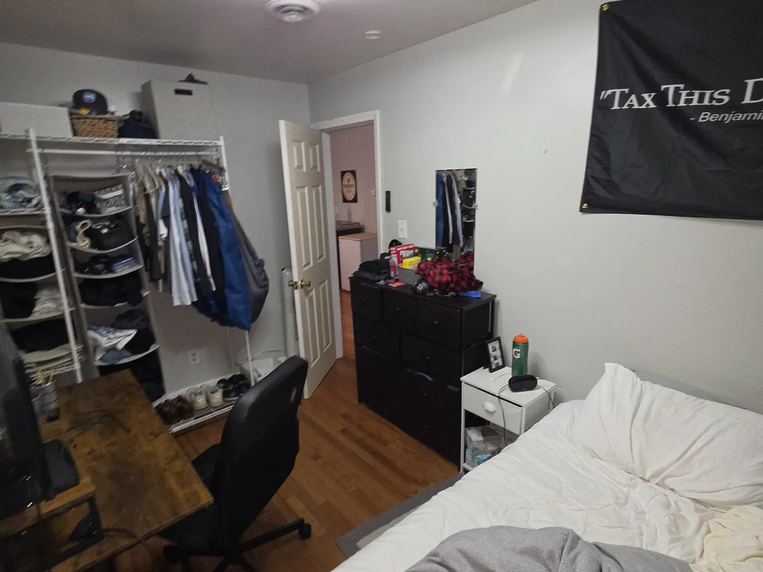 2 bed, 700 sqft, $2,100 — Photo 2