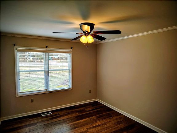 4th image of 1809 Busby Rd