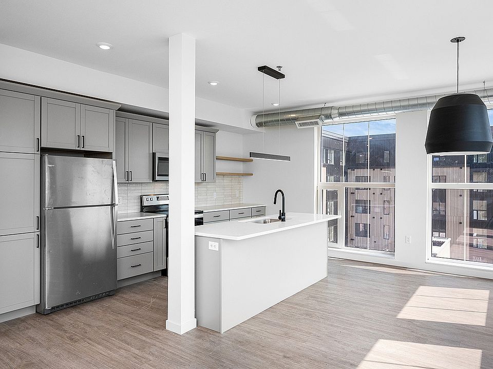 _. Franklin 2.5 Kitchen and Dining - Gallery