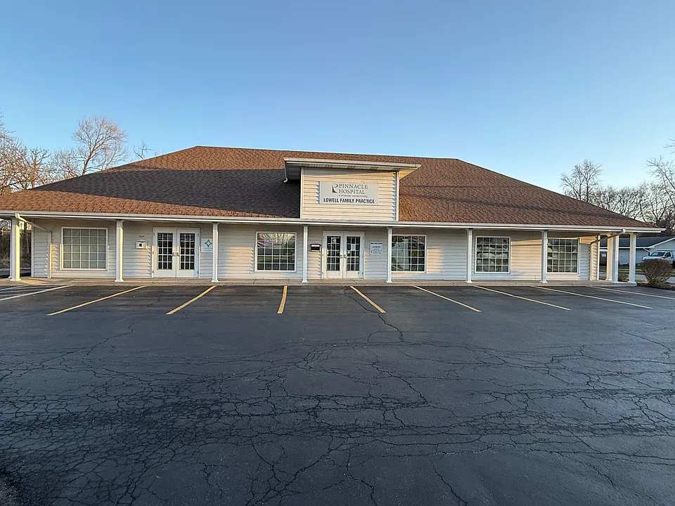 957 E Commercial Ave