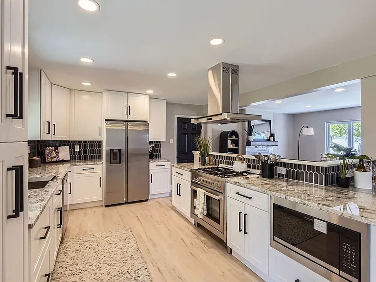 3576 S Holly St — Photo 9