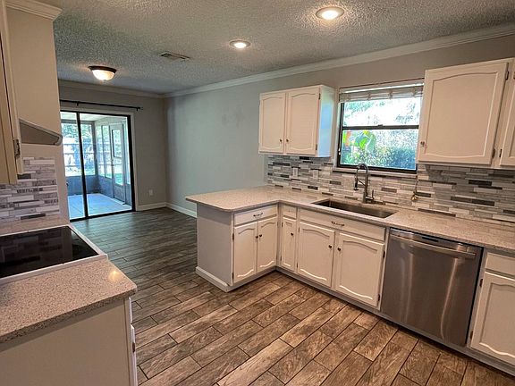 3rd image of 12267 Country Walk Ln