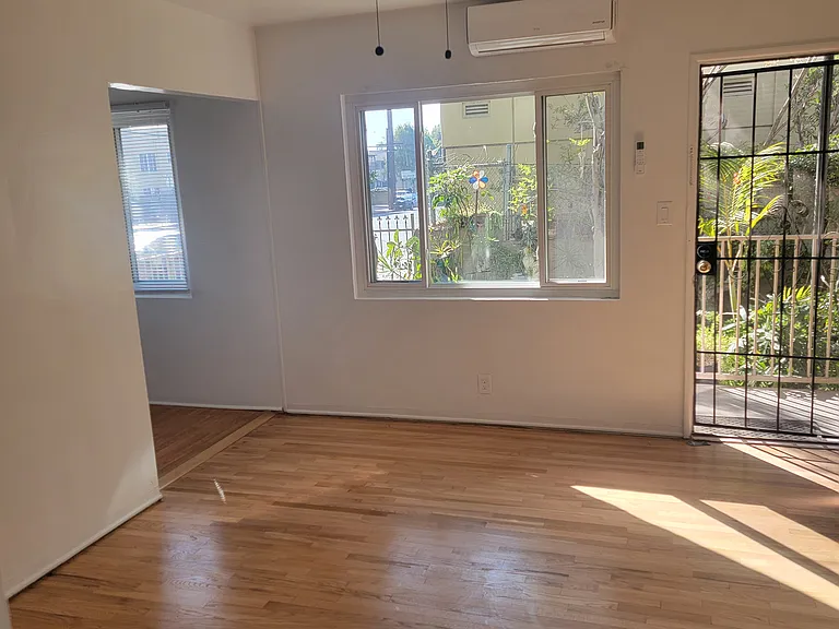 1613 Hillhurst Ave #1 — Photo 7