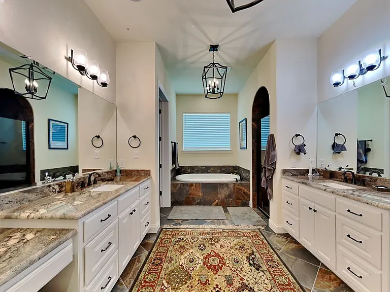 7916 Bella Flora Dr — Photo 11