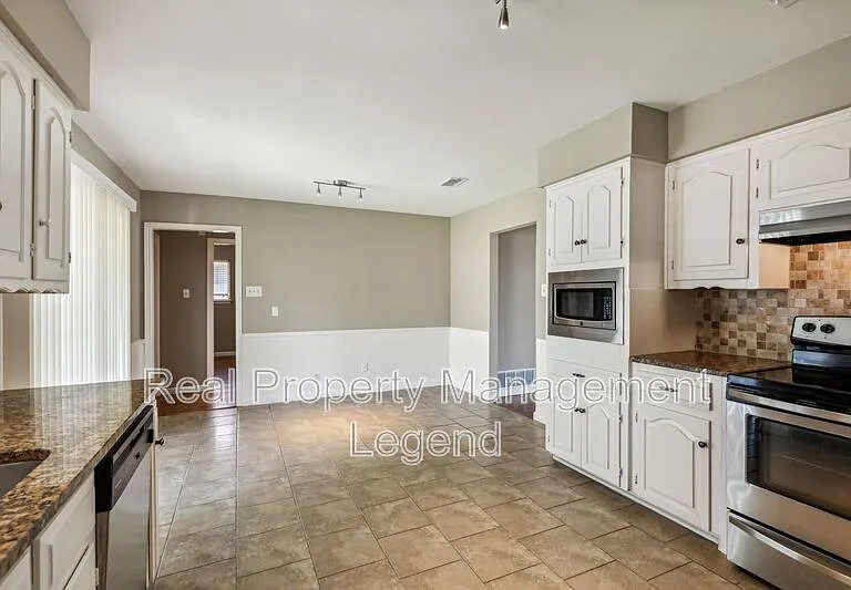 13425 Janwood Ln — Photo 17