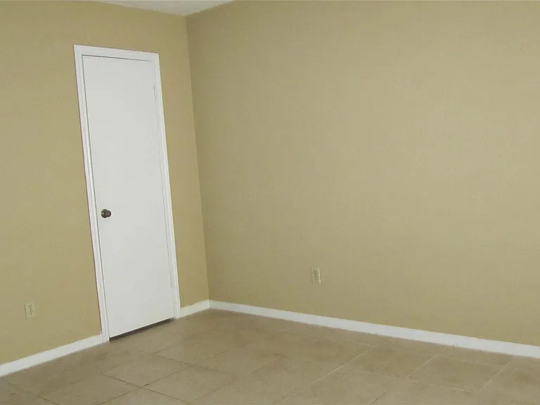 12461 Wellington Park Dr — Photo 7