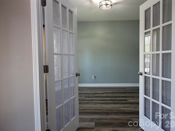 4th image of 1034 Arrowhead Dr SE