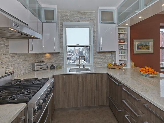 3rd image of 223 W 80th St APT 10