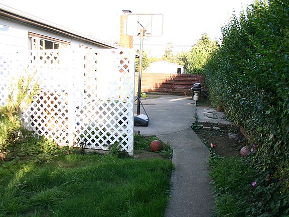 3rd image of 4130 Walnut Dr