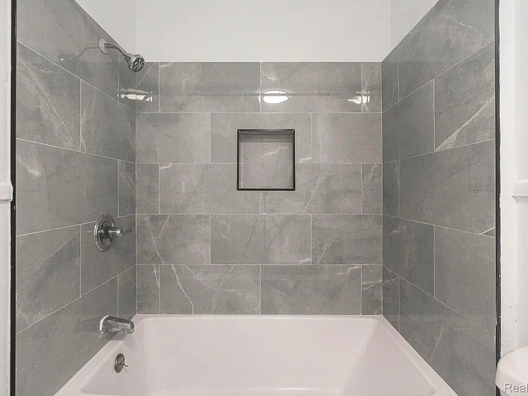 2475 S Commerce Rd #10 — Photo 31