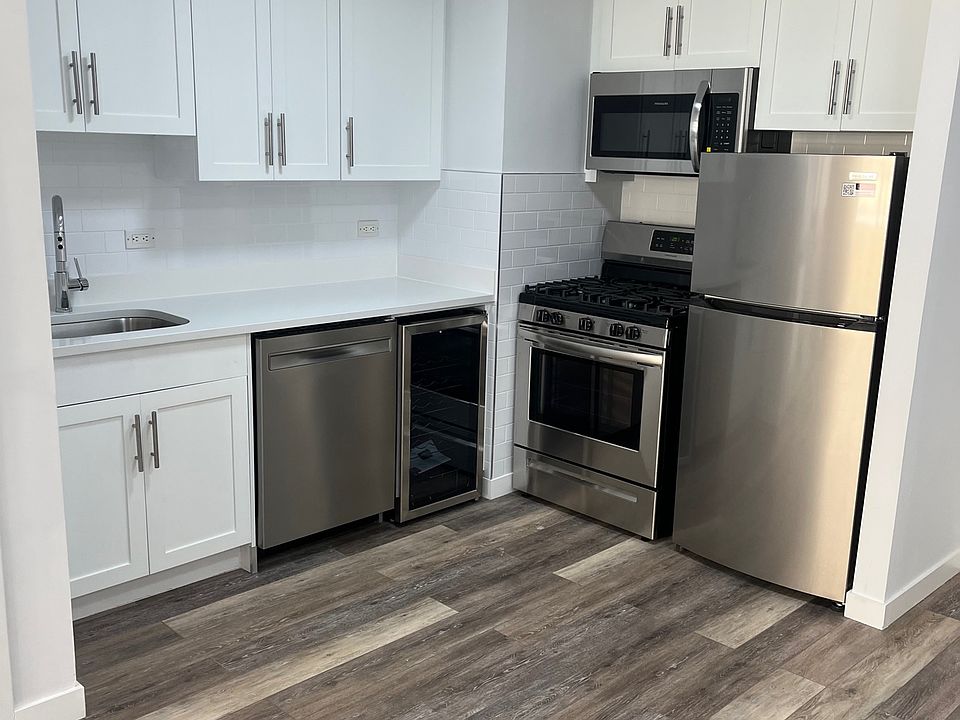 1st image of 556 3rd Ave APT 1902