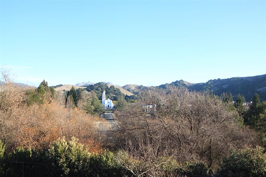 2nd image of 211 Fernwood Dr