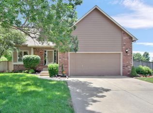 2405 N Watersedge Ct, Wichita, KS 67205