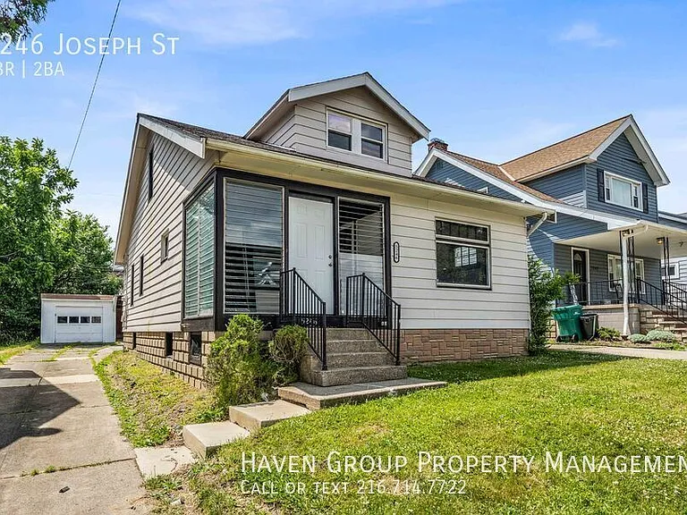 5246 Joseph St — Photo 2