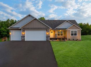 372 Moelter Ln, Hudson, WI 54016