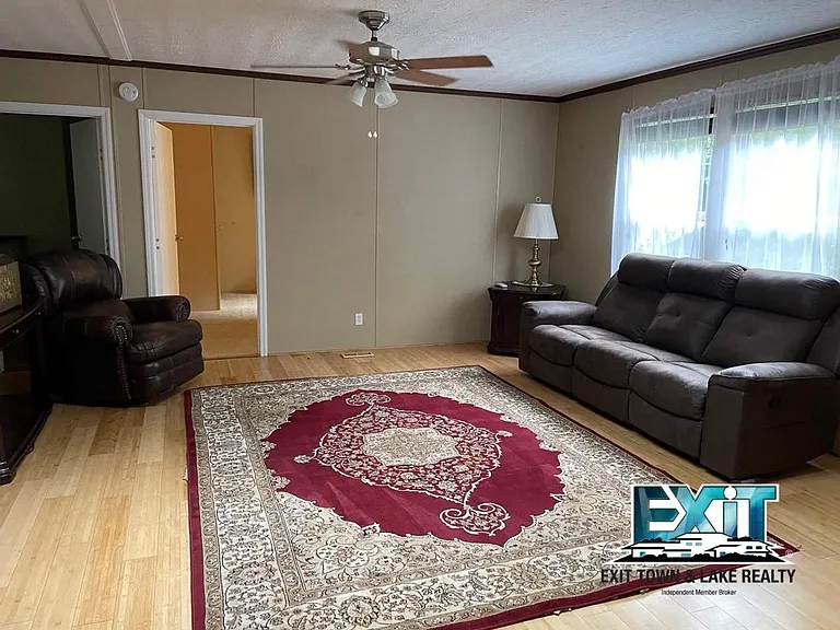 288 Country Ln — Photo 2