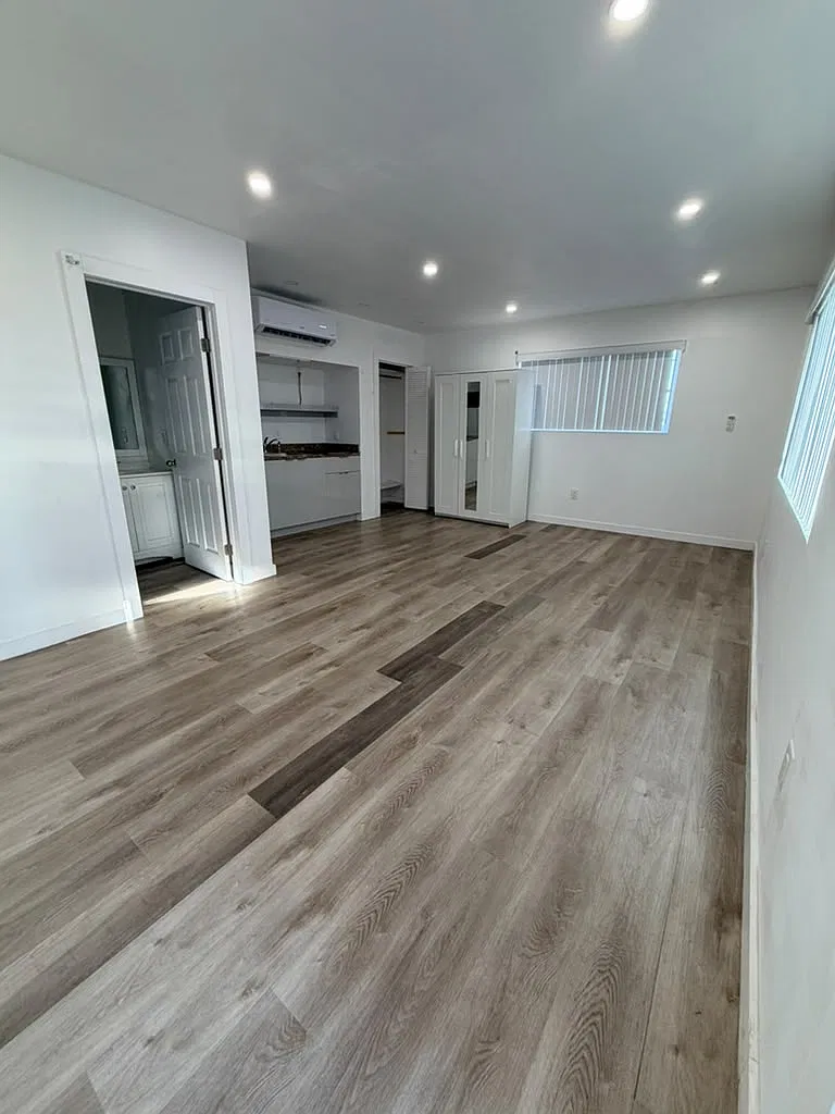 Studio, 550 sqft, $995 — Photo 2
