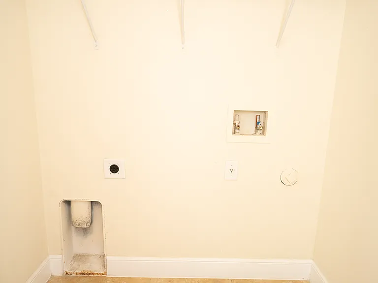 325 NE 23rd Ave #21 — Photo 17