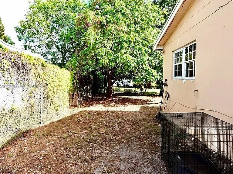 20021 NW 14th Ave — Photo 7