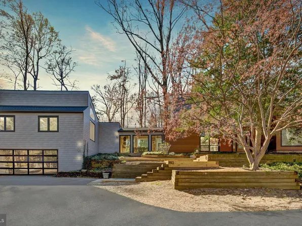 3204 Foxvale Dr, Oakton, VA 22124