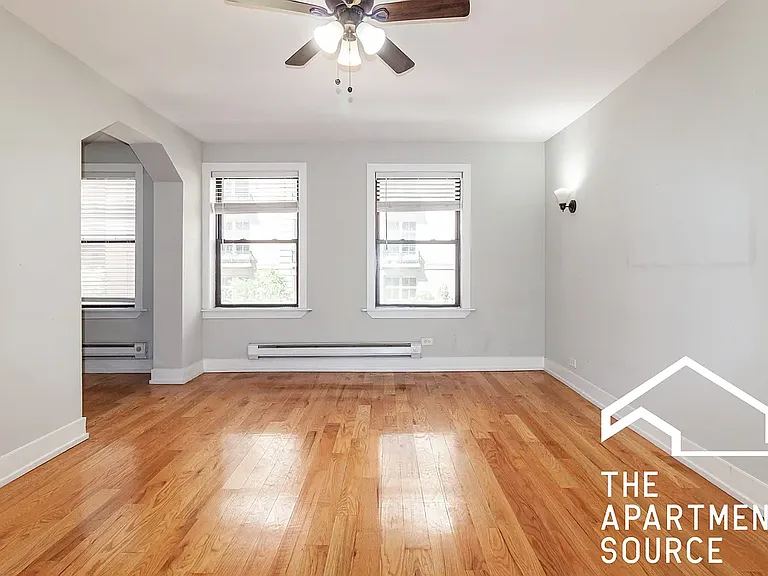 437 W Roscoe St #1 — Photo 4
