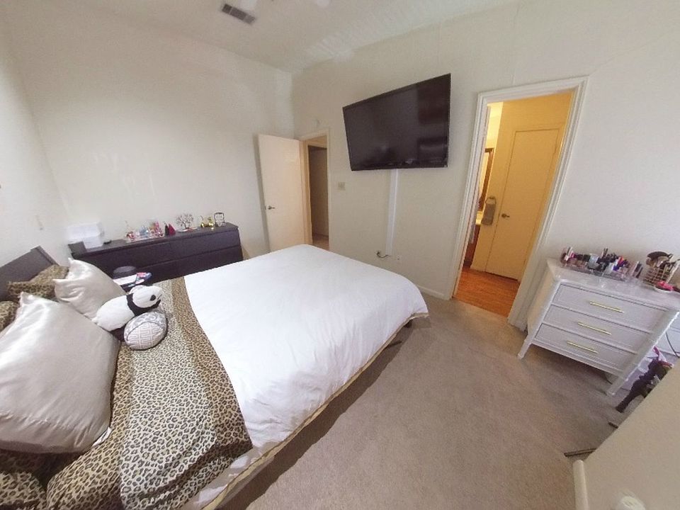 1st image of 421 W San Antonio St APT E4