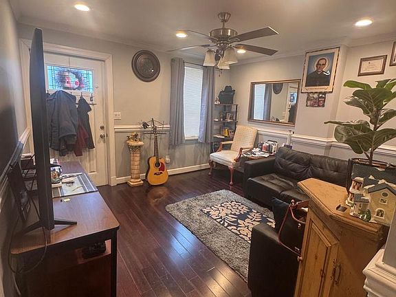 2nd image of 424 Freeman St