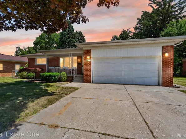 9421 Pine St, Taylor, MI 48180