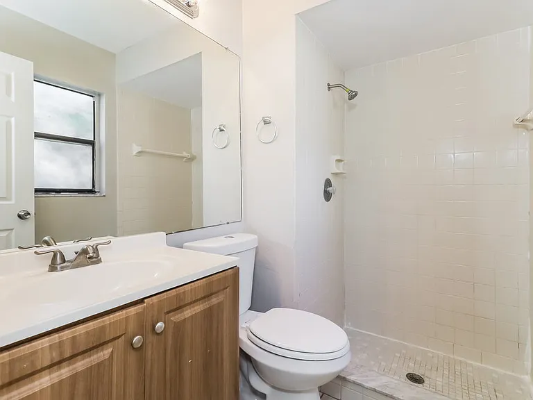 10935 Livingston Dr — Photo 11