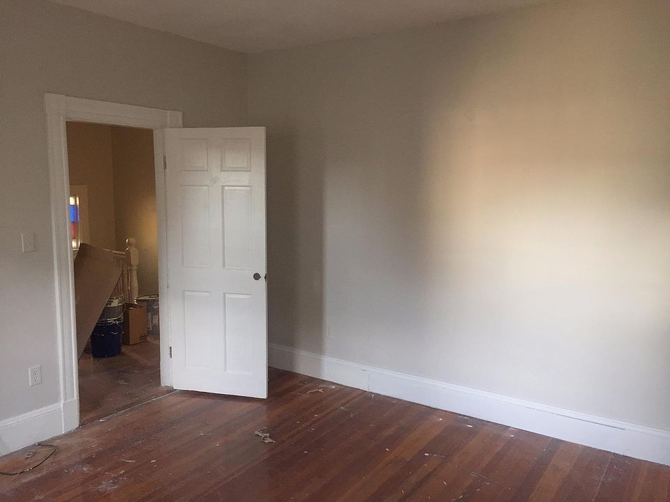 2nd image of 22 Brackett St