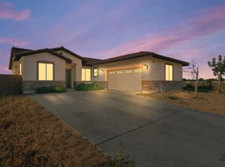 2135 E Jenner St, Lancaster, CA 93535