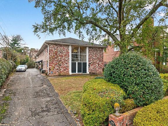 3rd image of 3668 Kingsboro Rd NE APT 7