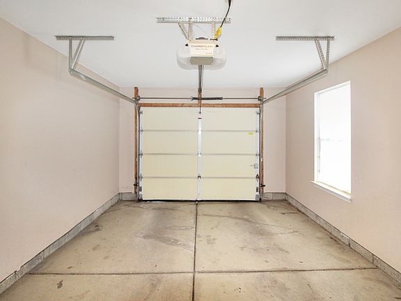 3rd image of 20647 Henry St