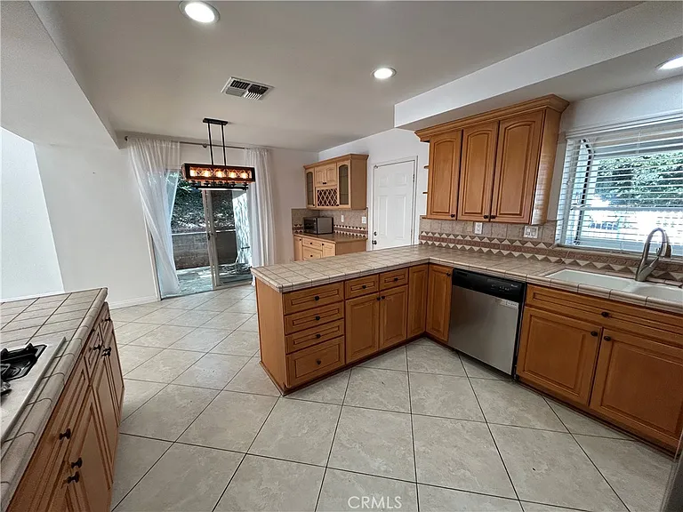 24010 Hatteras St — Photo 7